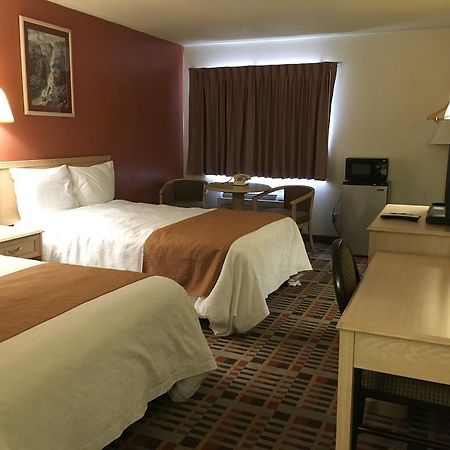 Anderson Chesterfield Travel Inn Daleville Bagian luar foto