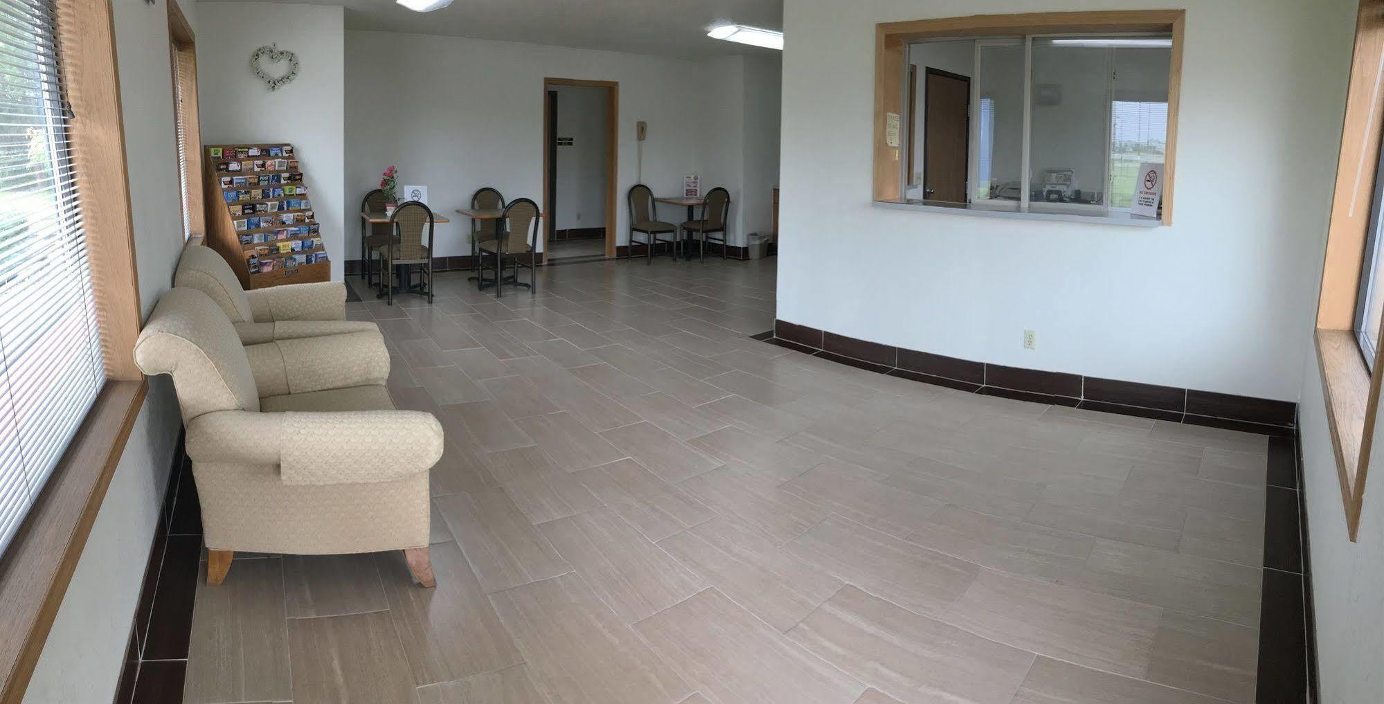 Anderson Chesterfield Travel Inn Daleville Bagian luar foto