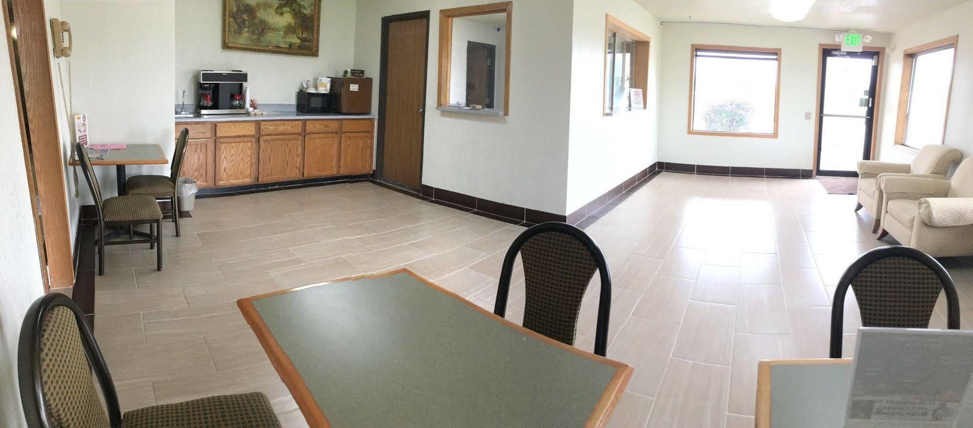 Anderson Chesterfield Travel Inn Daleville Bagian luar foto
