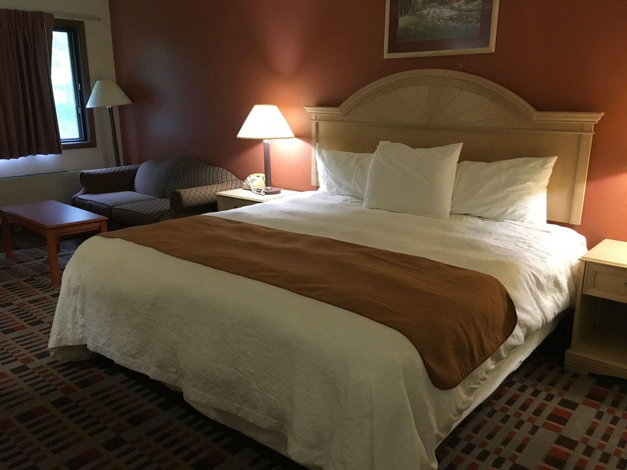 Anderson Chesterfield Travel Inn Daleville Bagian luar foto