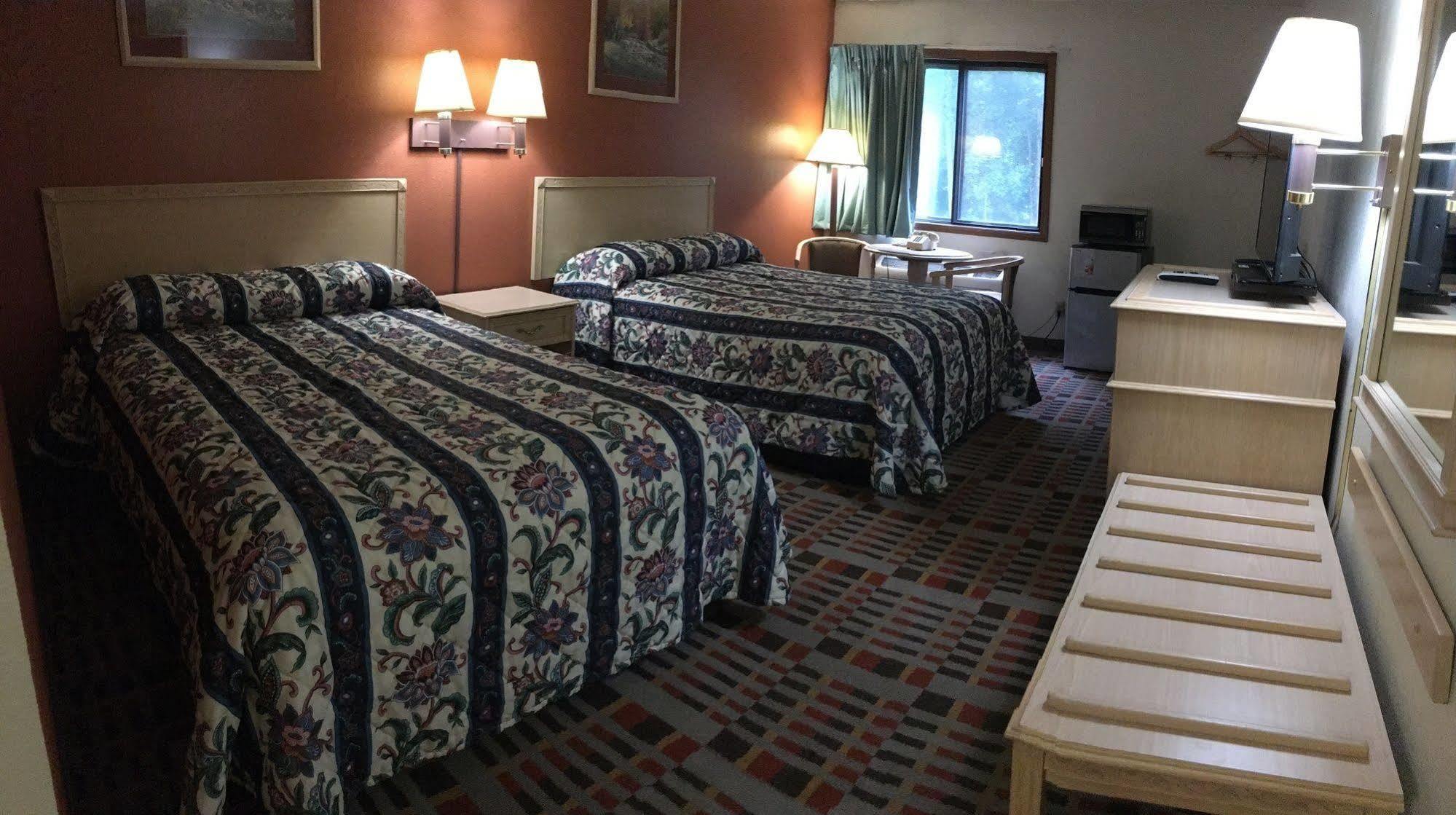 Anderson Chesterfield Travel Inn Daleville Bagian luar foto
